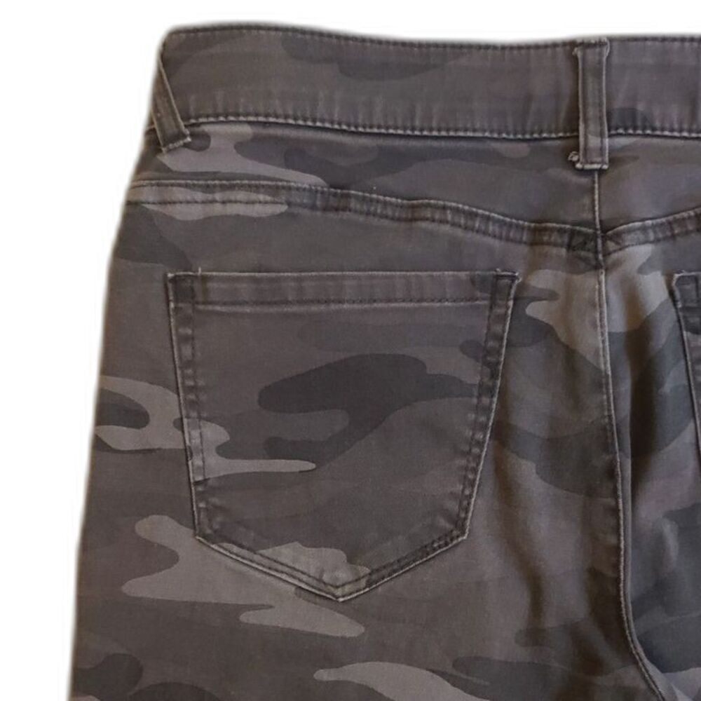Democracy - "Ab" Technology - Straight-Leg Pants - Camo Print - Women Size 4 - Picture 6 of 8